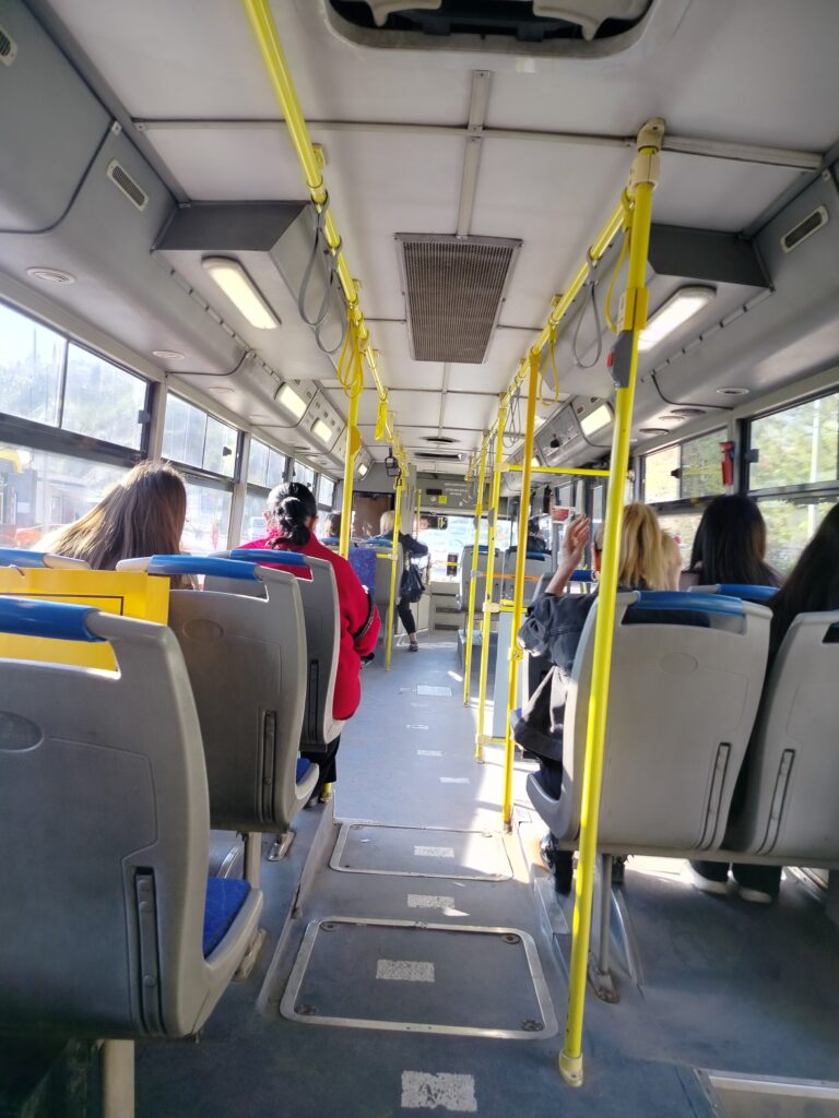 Kalabalığın içindeki sessizlik